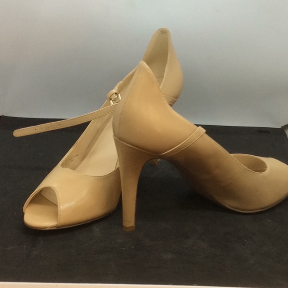 Nine West - Picture 2 of 2